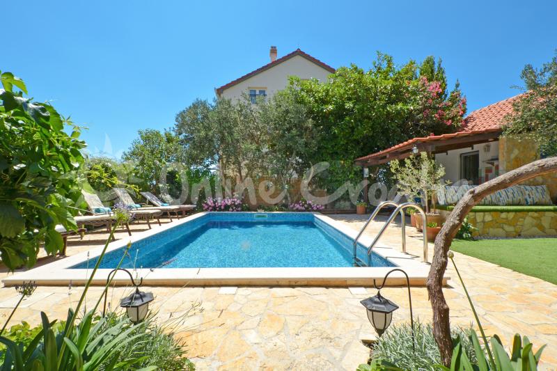 Willa Luxury with private pool (Okrug Gornji)