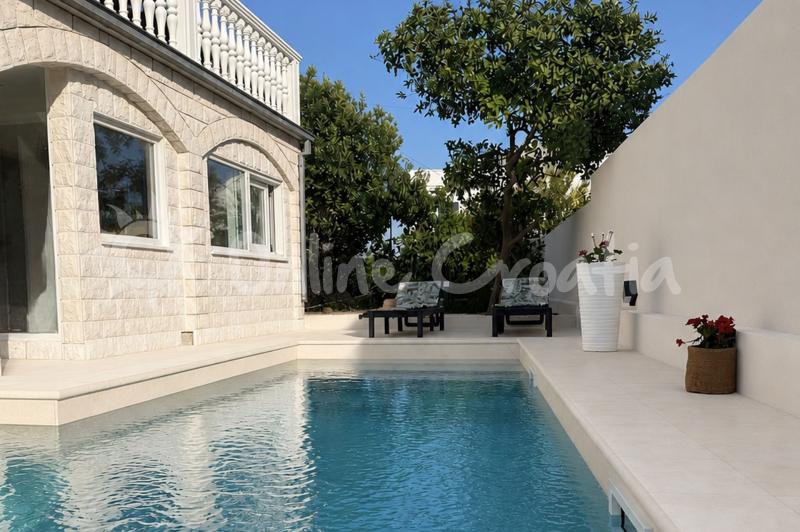 Dom Karma with swimming pool